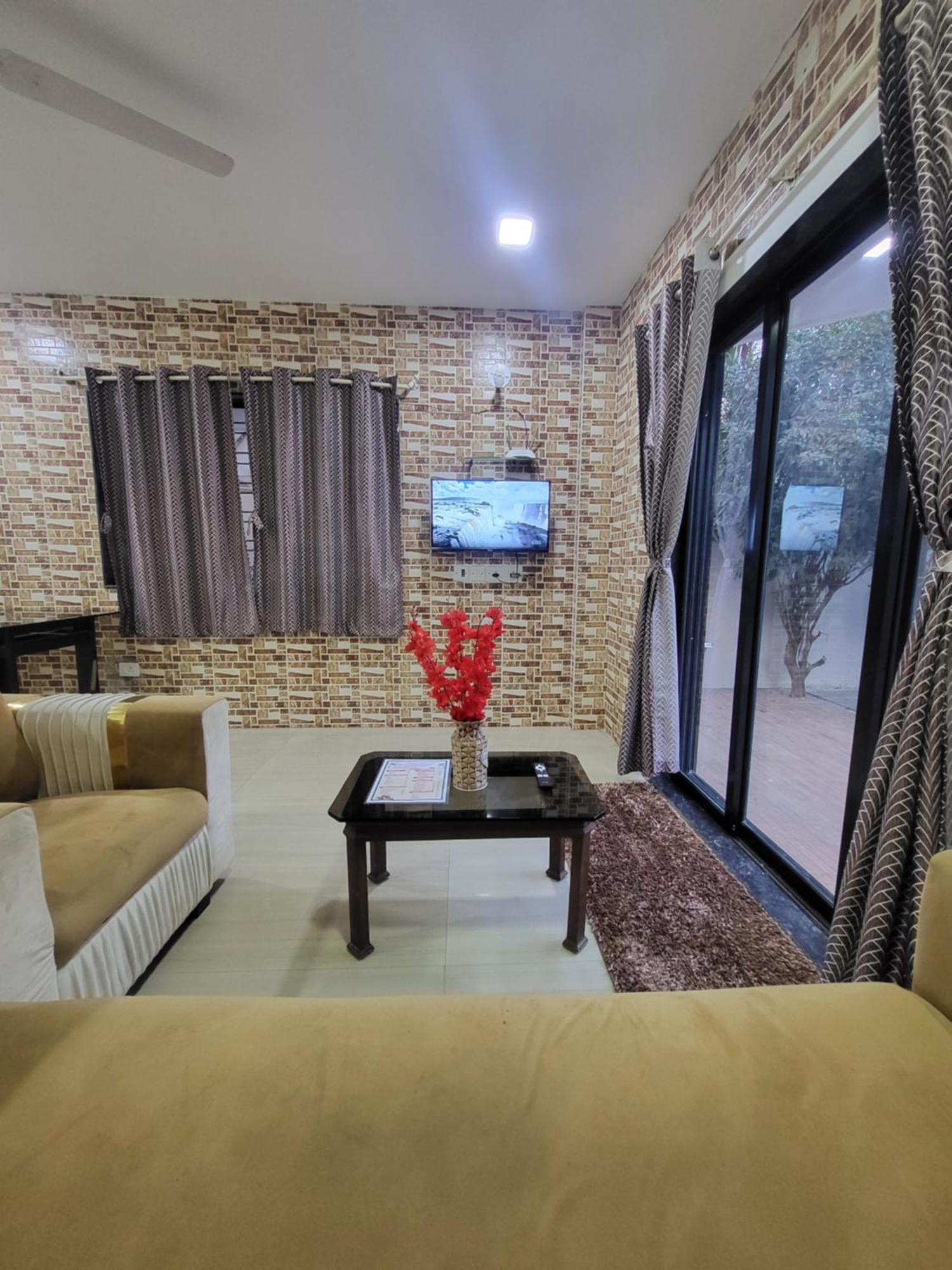The Perfect Stays Para Disco Big Pool Cricket Turf Villa Lonavala Exterior photo