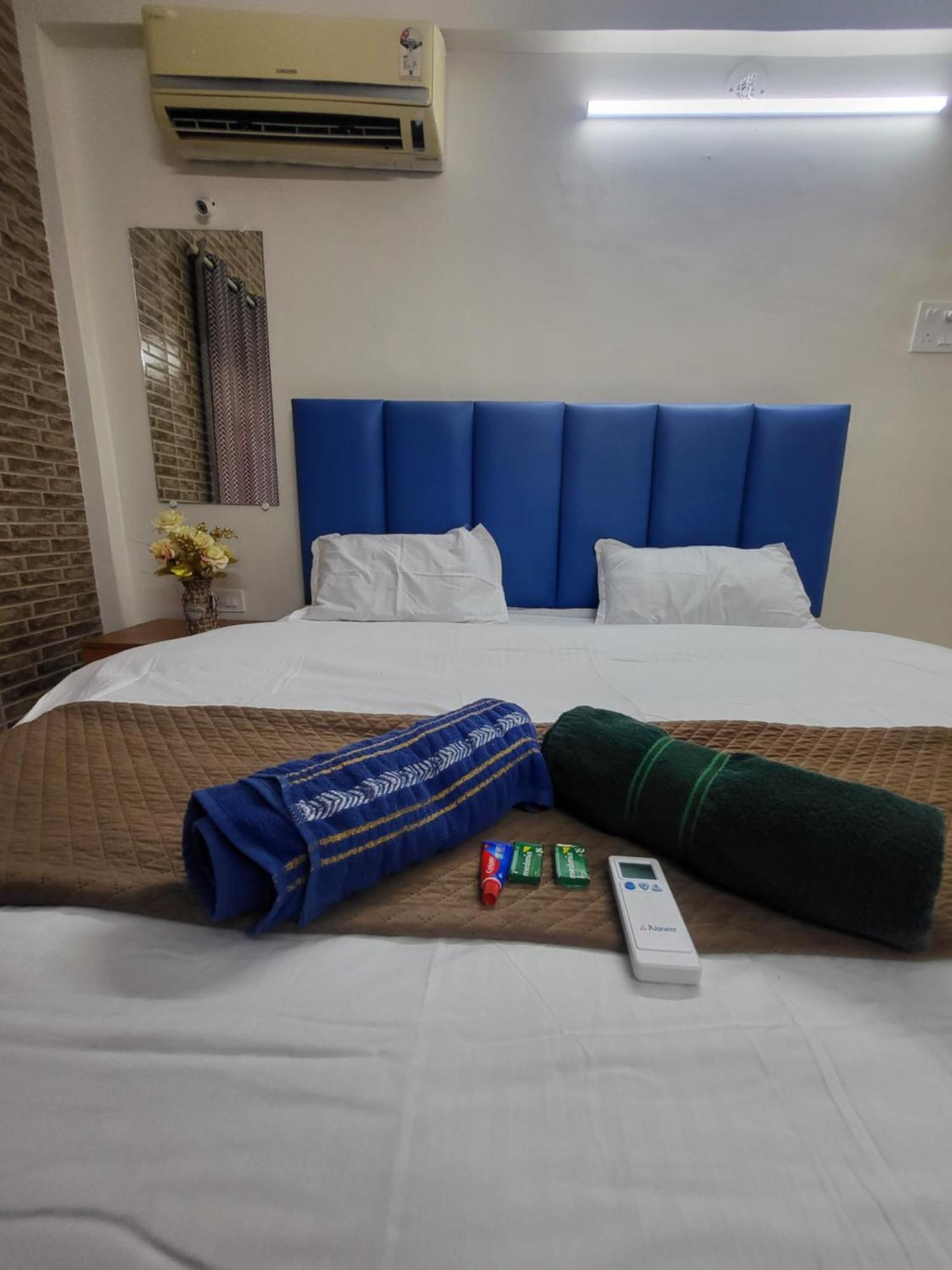 The Perfect Stays Para Disco Big Pool Cricket Turf Villa Lonavala Exterior photo